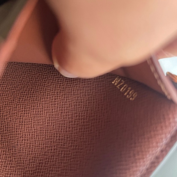 Louis Vuitton Victorine Wallet - Picture 7 of 9